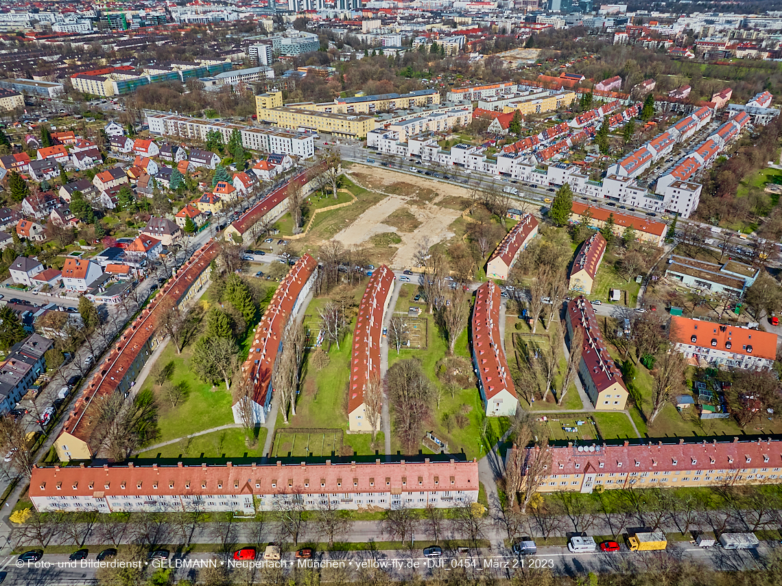 21.03.2023 - Luftbilder von der Baustelle Maikäfersiedlung in Berg am Laim